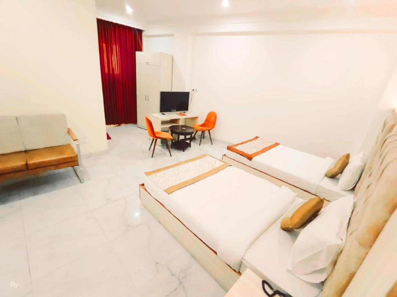 Hotel Almora Sky Near By Delhi International Airport With - Free Airport Pickup And Drop New Delhi Eksteriør billede