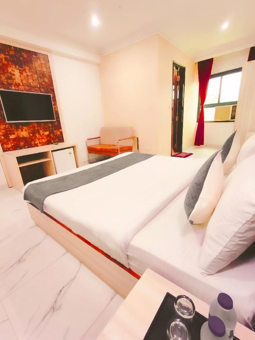 Hotel Almora Sky Near By Delhi International Airport With - Free Airport Pickup And Drop New Delhi Eksteriør billede