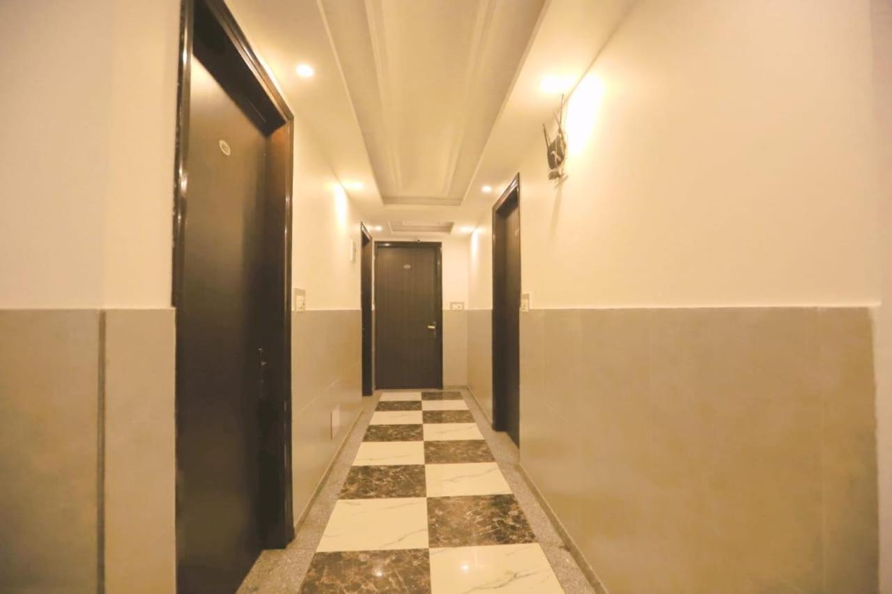 Hotel Almora Sky Near By Delhi International Airport With - Free Airport Pickup And Drop New Delhi Eksteriør billede