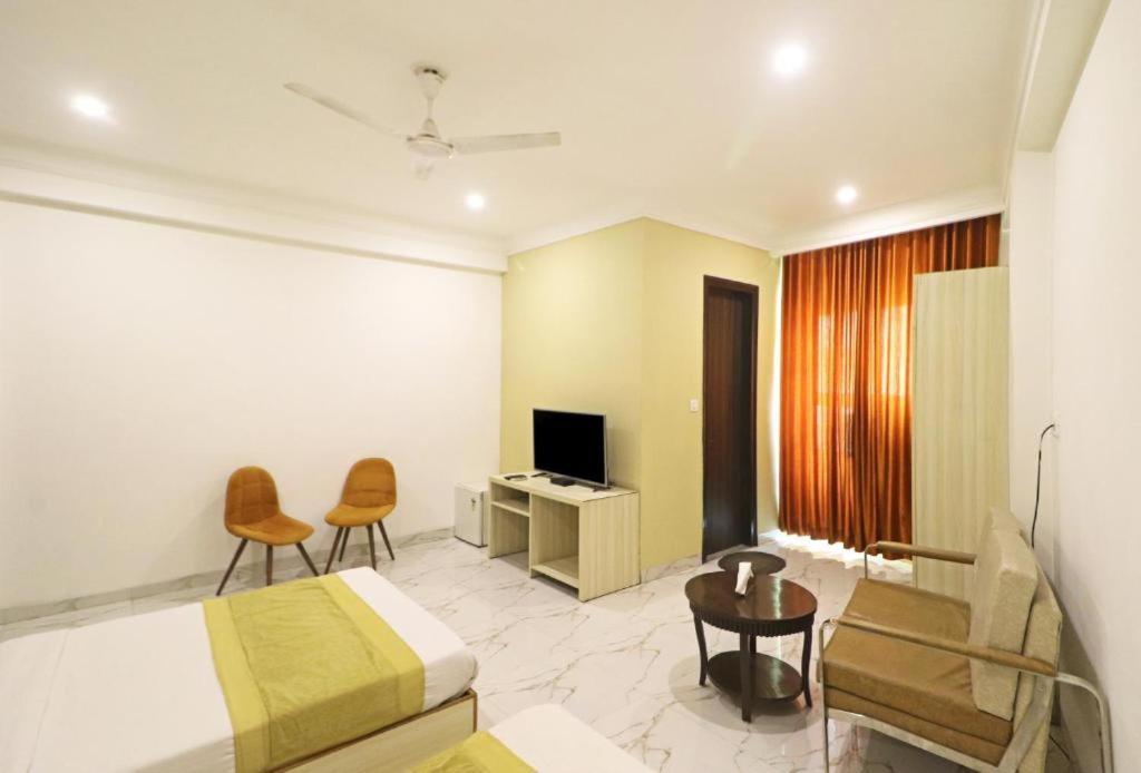 Hotel Almora Sky Near By Delhi International Airport With - Free Airport Pickup And Drop New Delhi Eksteriør billede