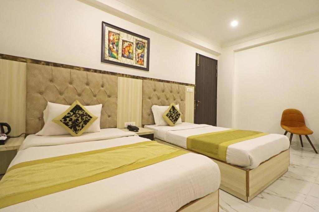 Hotel Almora Sky Near By Delhi International Airport With - Free Airport Pickup And Drop New Delhi Eksteriør billede