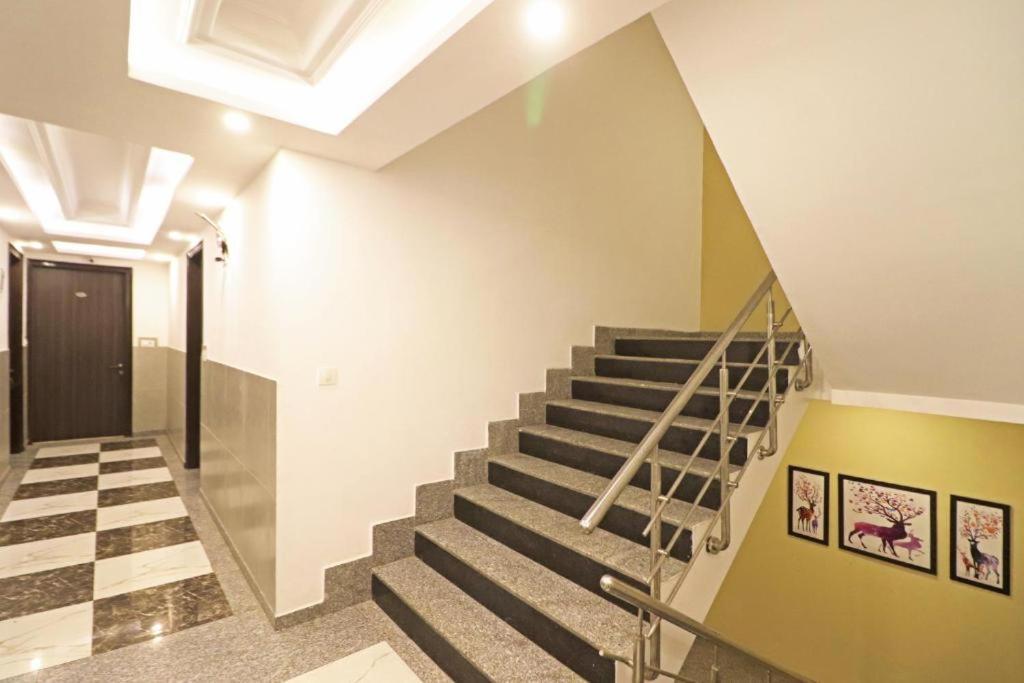Hotel Almora Sky Near By Delhi International Airport With - Free Airport Pickup And Drop New Delhi Eksteriør billede