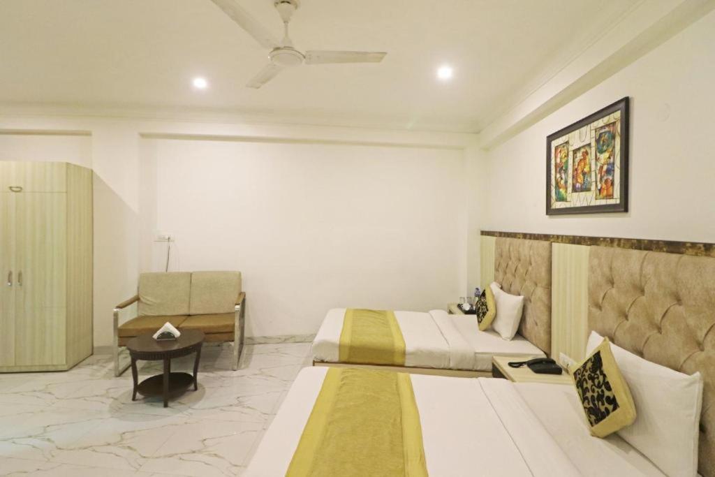 Hotel Almora Sky Near By Delhi International Airport With - Free Airport Pickup And Drop New Delhi Eksteriør billede