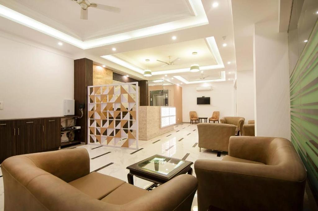 Hotel Almora Sky Near By Delhi International Airport With - Free Airport Pickup And Drop New Delhi Eksteriør billede