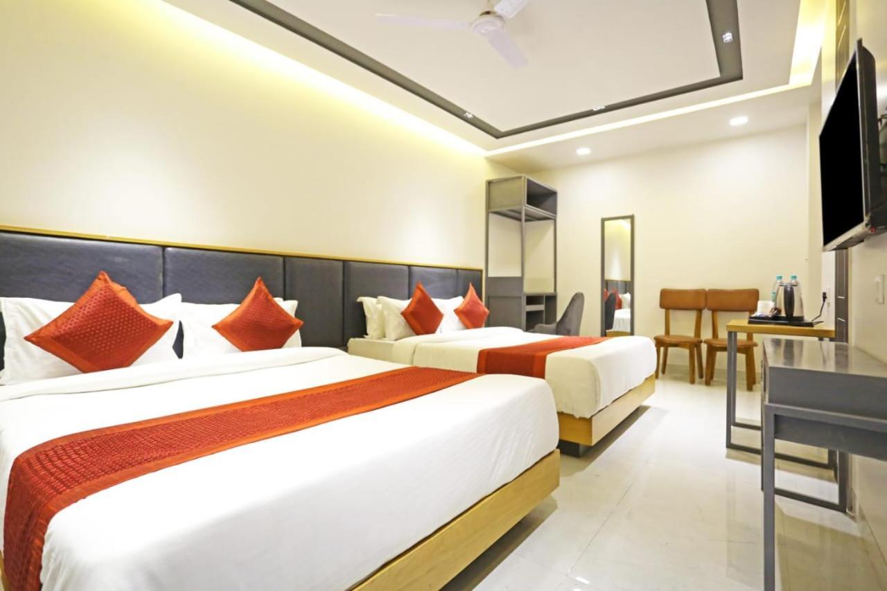 Hotel Almora Sky Near By Delhi International Airport With - Free Airport Pickup And Drop New Delhi Eksteriør billede