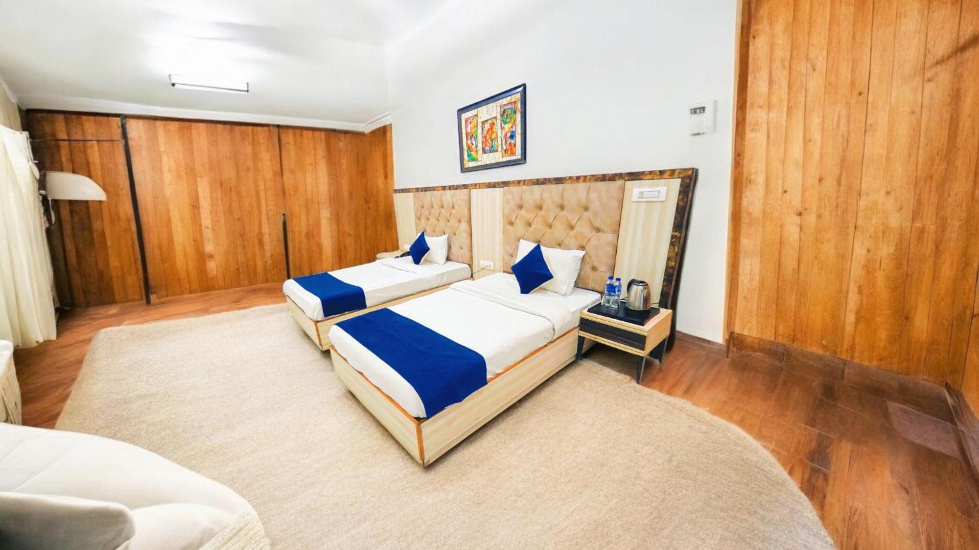 Hotel Almora Sky Near By Delhi International Airport With - Free Airport Pickup And Drop New Delhi Eksteriør billede