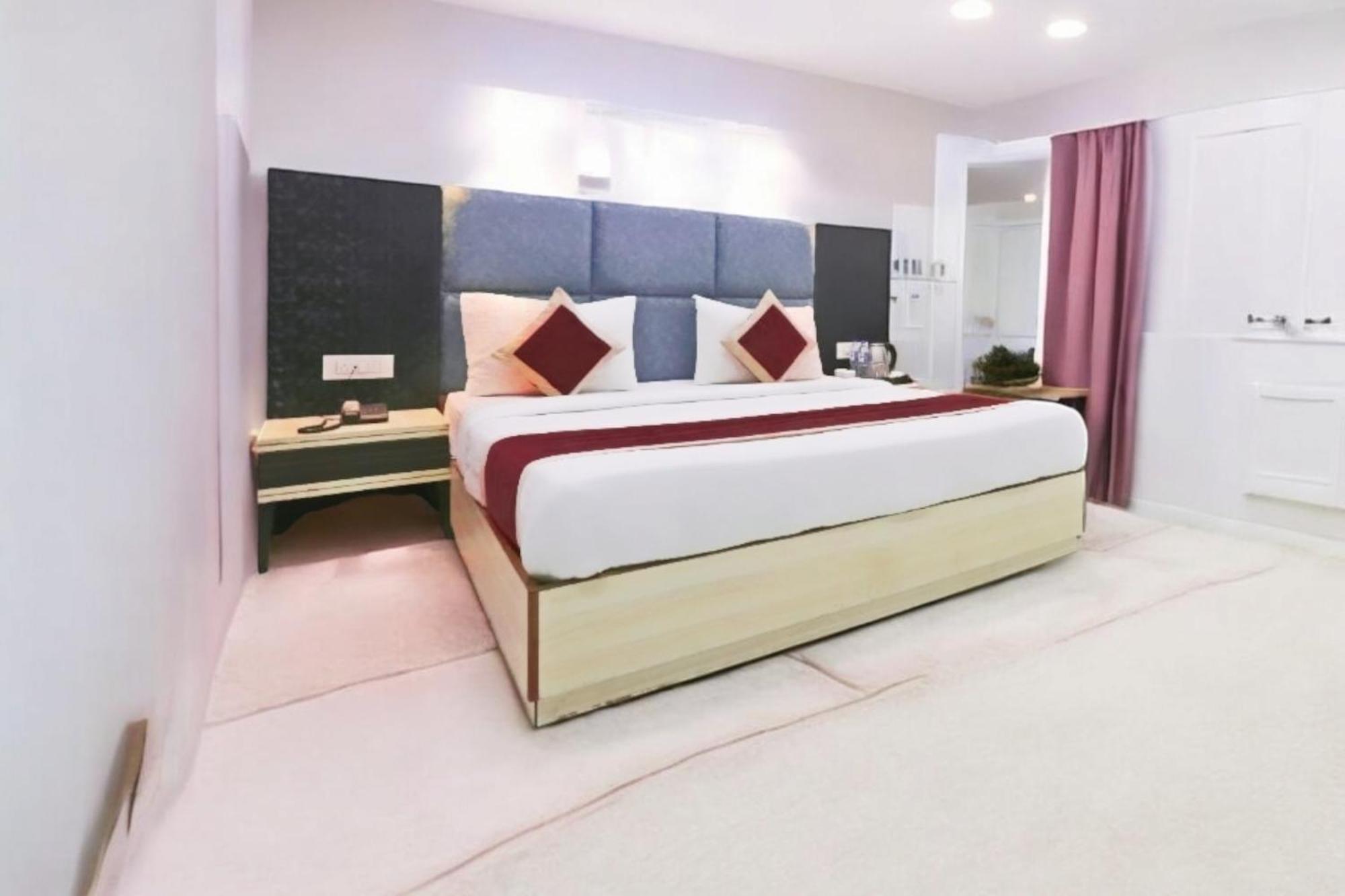 Hotel Almora Sky Near By Delhi International Airport With - Free Airport Pickup And Drop New Delhi Eksteriør billede