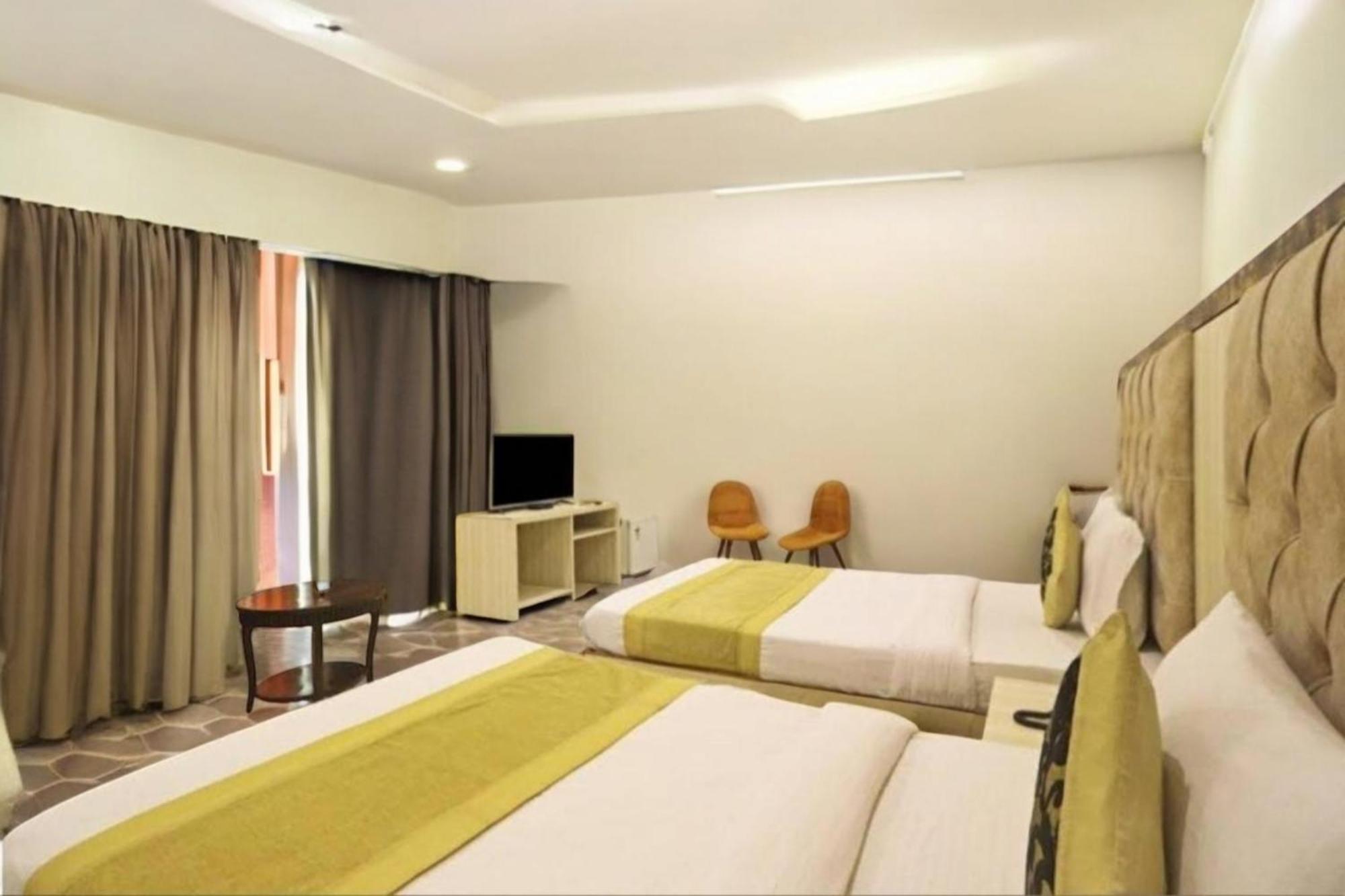 Hotel Almora Sky Near By Delhi International Airport With - Free Airport Pickup And Drop New Delhi Eksteriør billede
