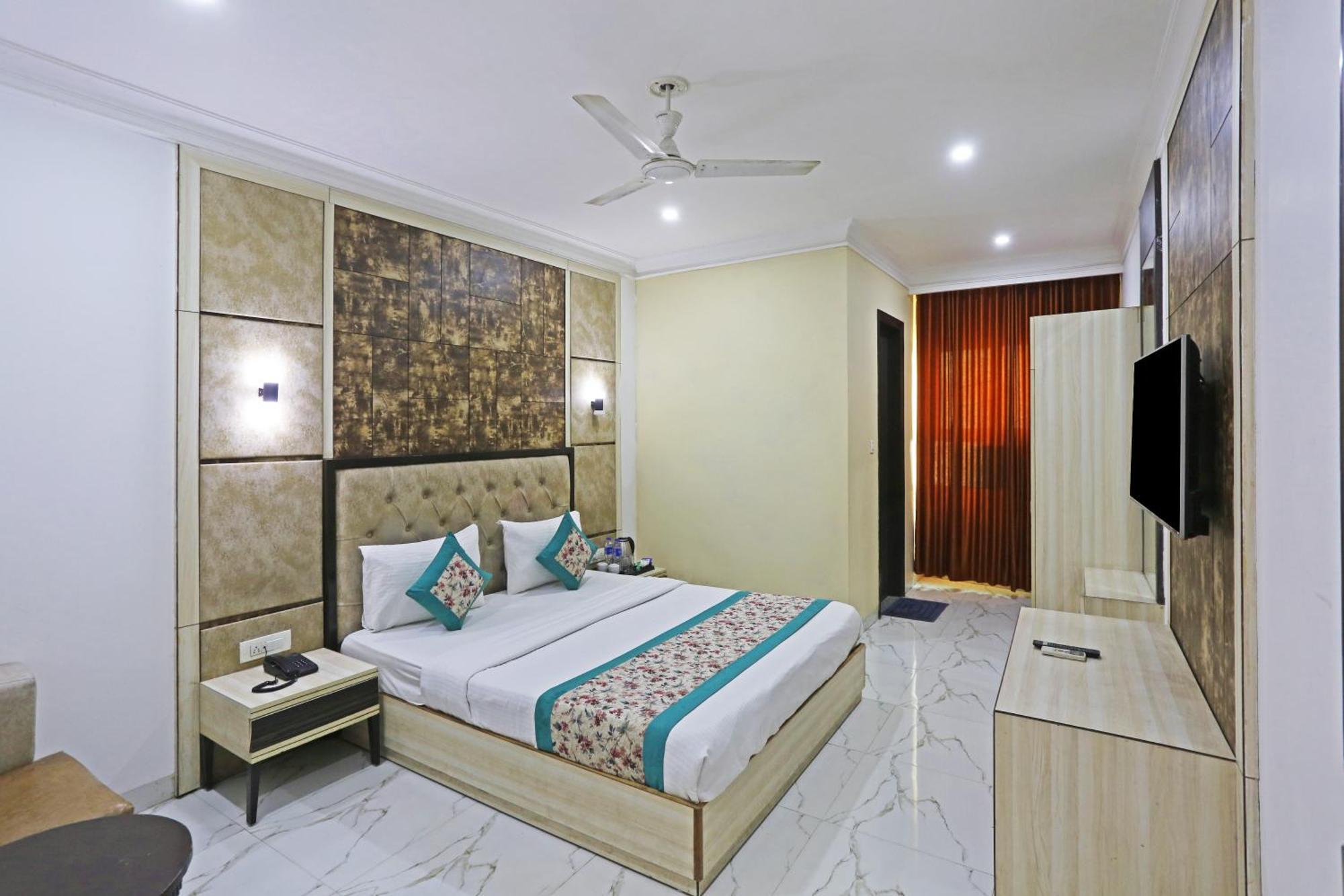 Hotel Almora Sky Near By Delhi International Airport With - Free Airport Pickup And Drop New Delhi Eksteriør billede