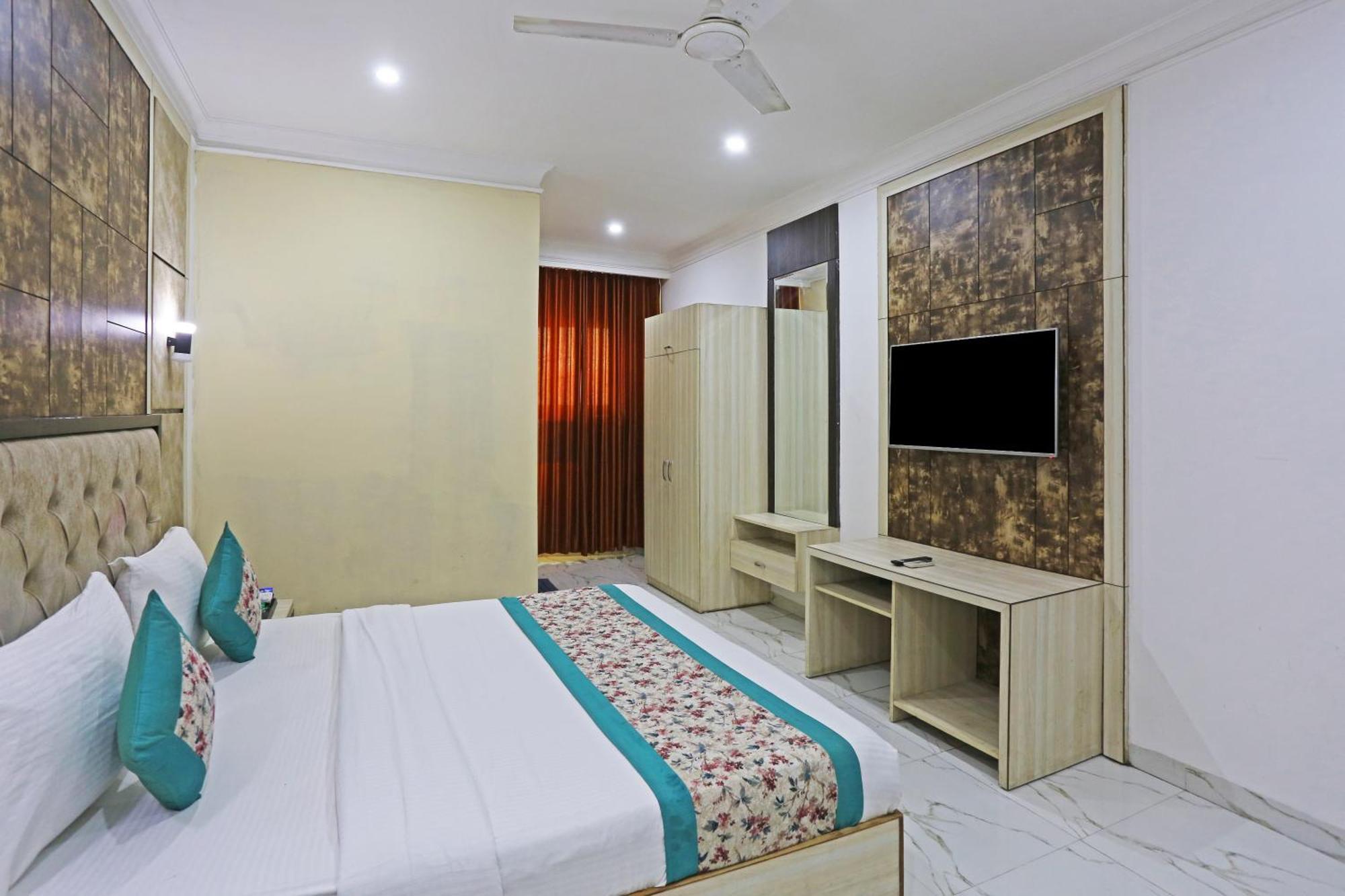 Hotel Almora Sky Near By Delhi International Airport With - Free Airport Pickup And Drop New Delhi Eksteriør billede