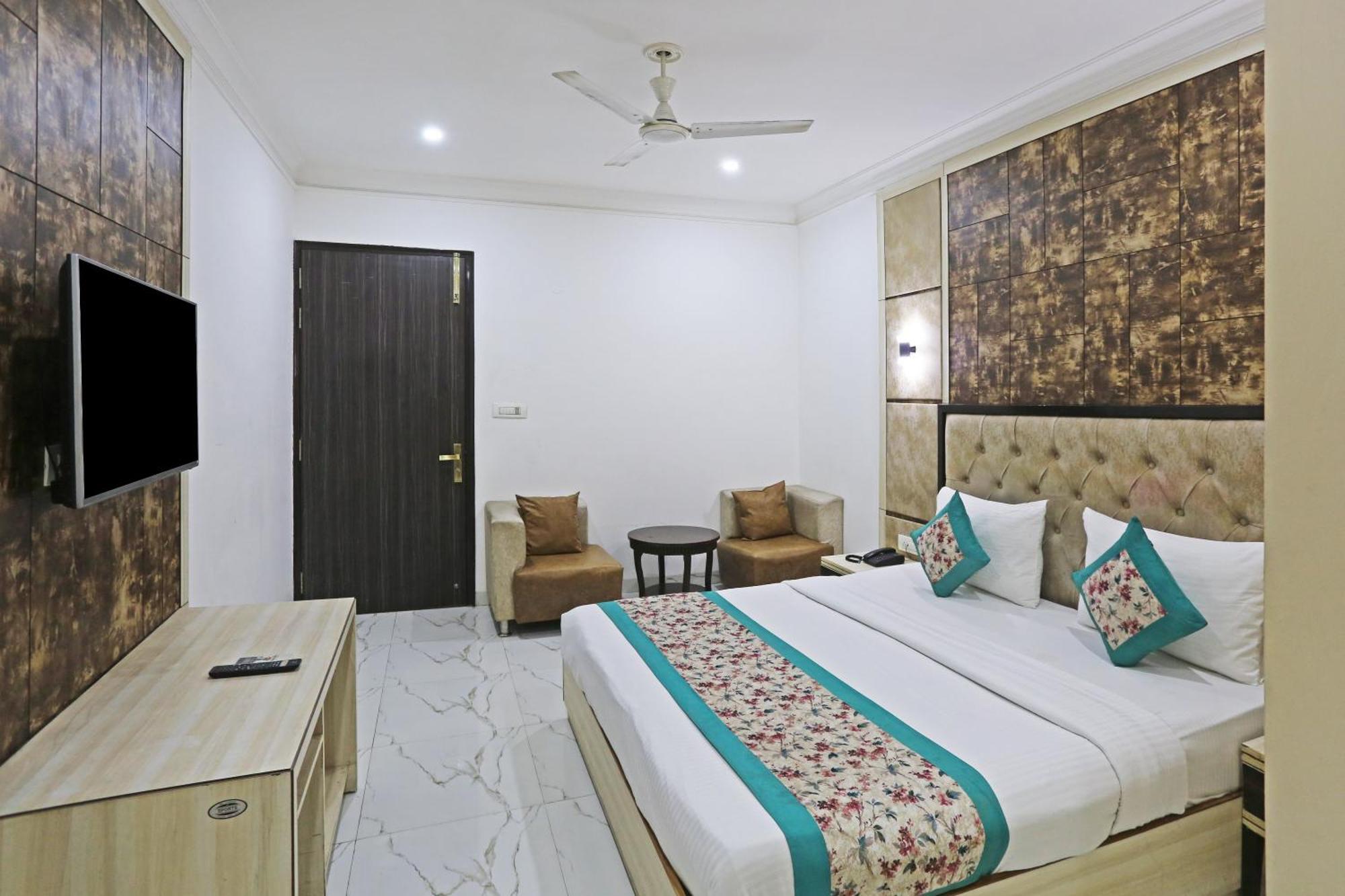 Hotel Almora Sky Near By Delhi International Airport With - Free Airport Pickup And Drop New Delhi Eksteriør billede