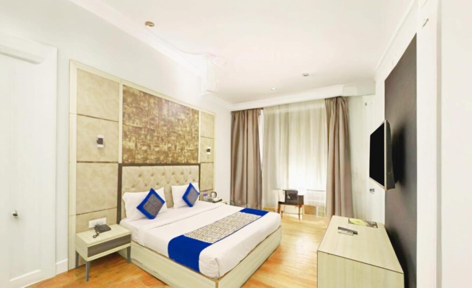 Hotel Almora Sky Near By Delhi International Airport With - Free Airport Pickup And Drop New Delhi Eksteriør billede