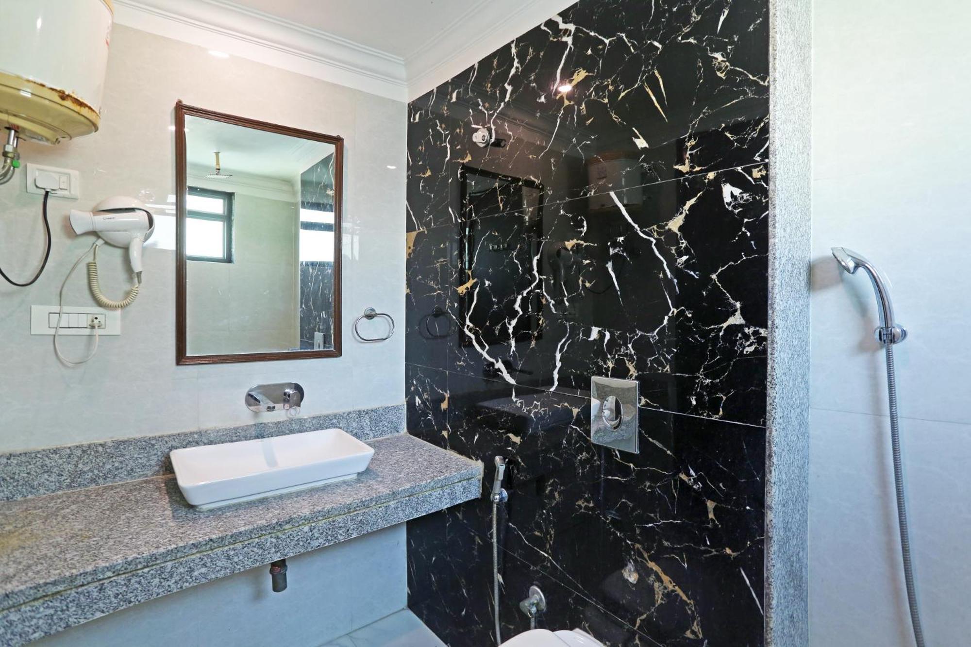 Hotel Almora Sky Near By Delhi International Airport With - Free Airport Pickup And Drop New Delhi Eksteriør billede