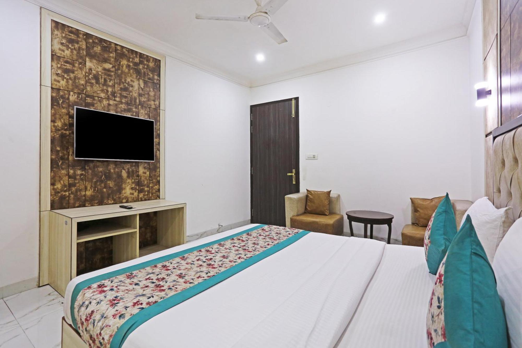 Hotel Almora Sky Near By Delhi International Airport With - Free Airport Pickup And Drop New Delhi Eksteriør billede