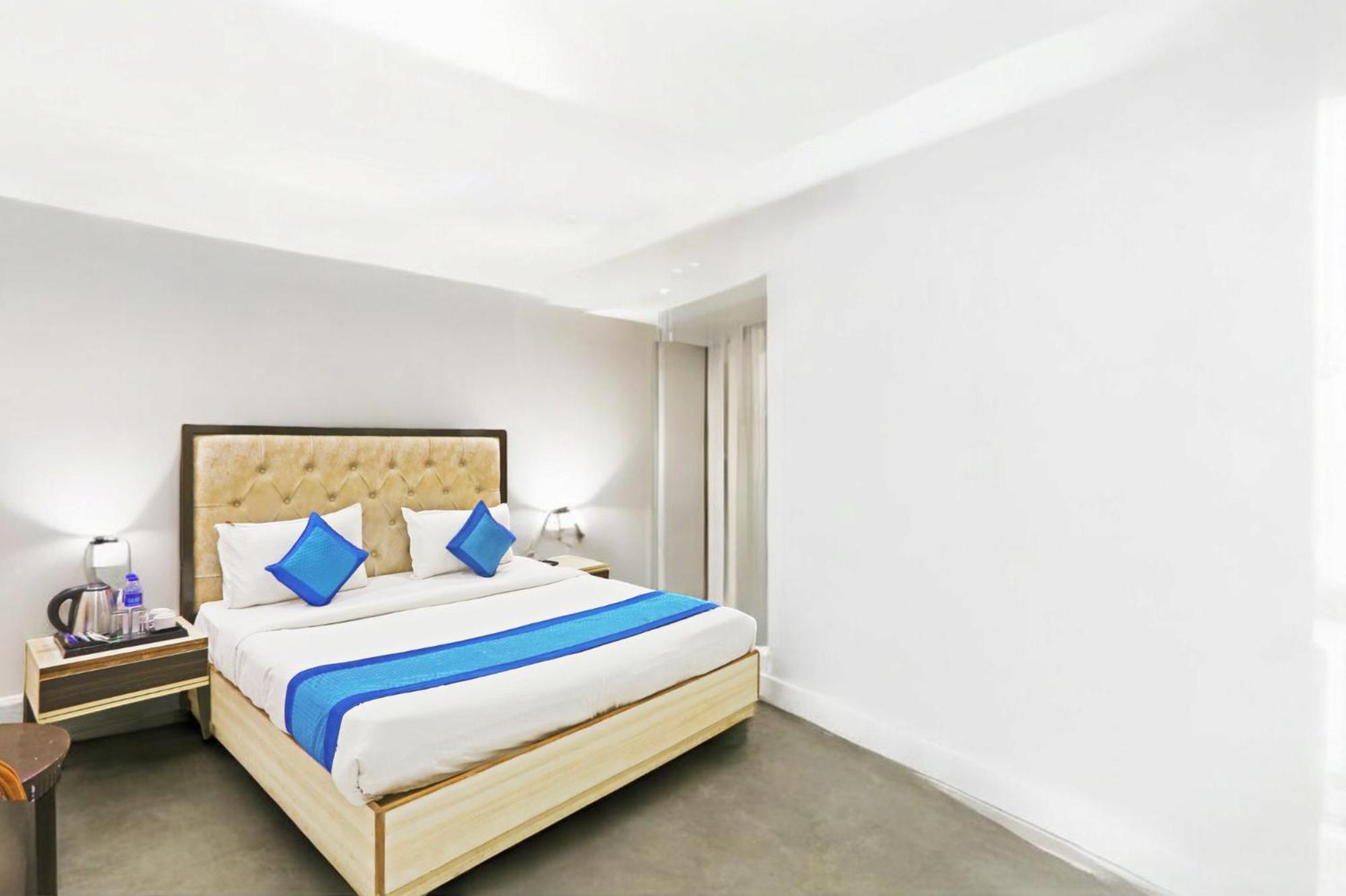 Hotel Almora Sky Near By Delhi International Airport With - Free Airport Pickup And Drop New Delhi Eksteriør billede