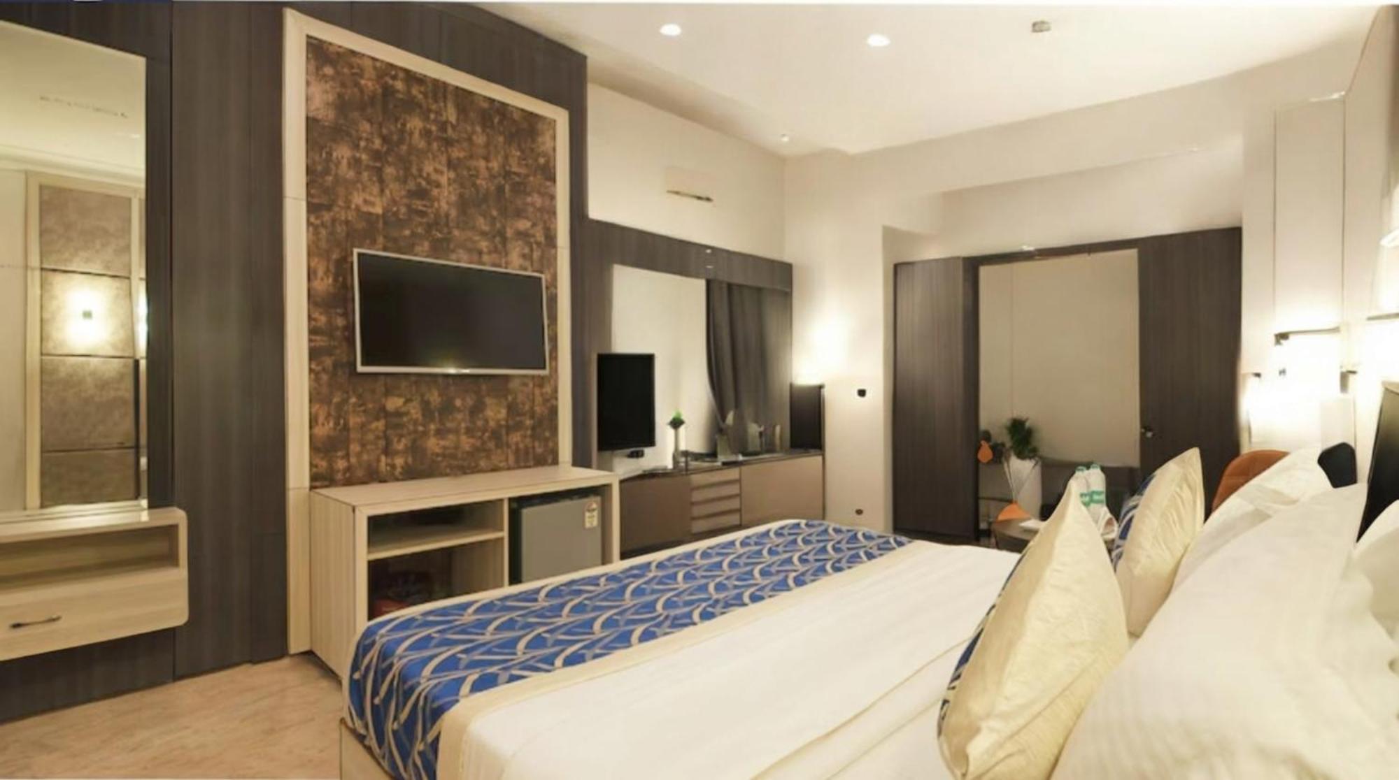 Hotel Almora Sky Near By Delhi International Airport With - Free Airport Pickup And Drop New Delhi Eksteriør billede